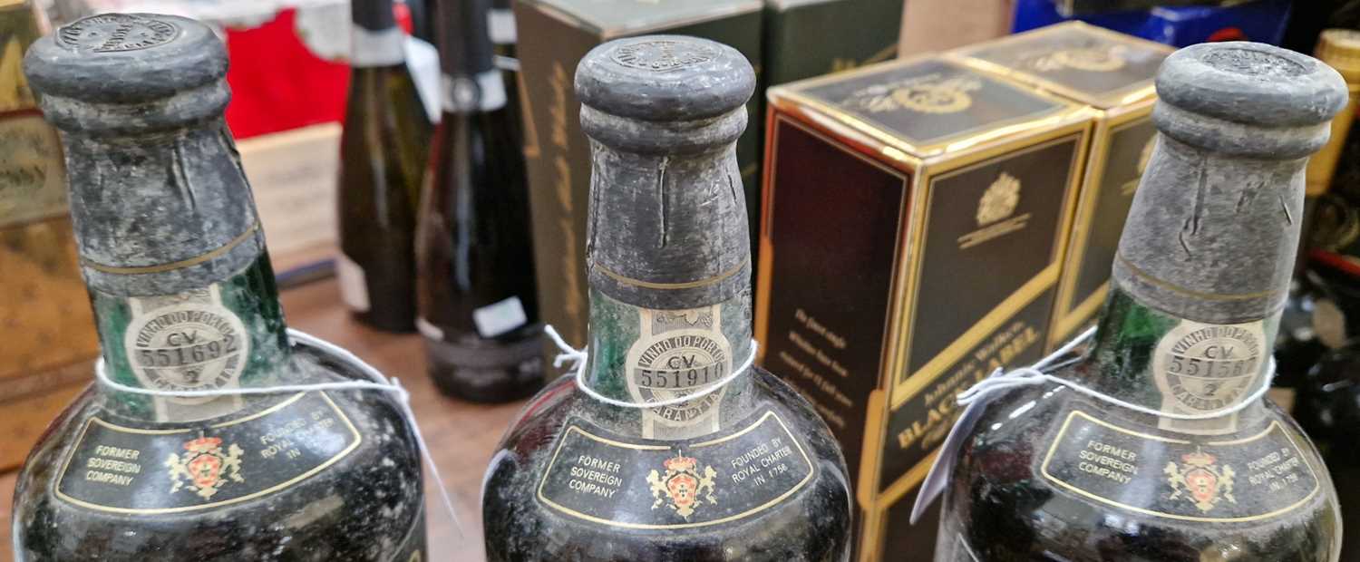 Three bottles of Port to include Royal Oporto Wine Co, Vinho Do Porto Colheita De 1963, all three - Image 4 of 4