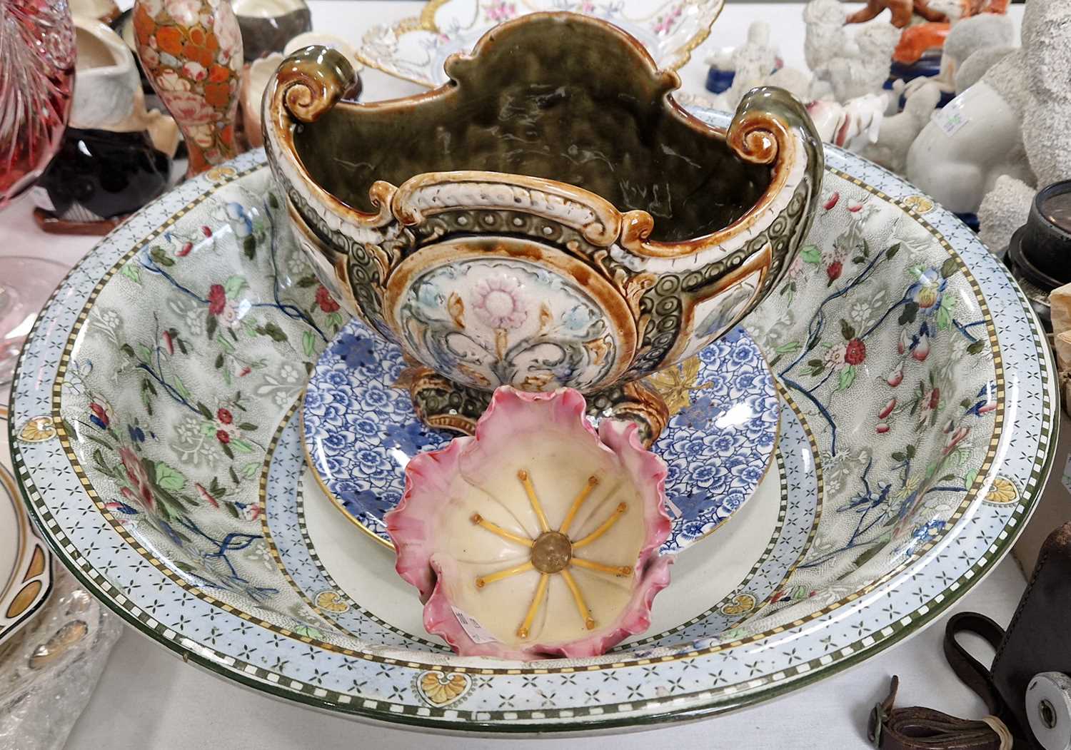 A Victorian Royal Worcester blue and white cabinet plate decorated with gold leaf, the underside