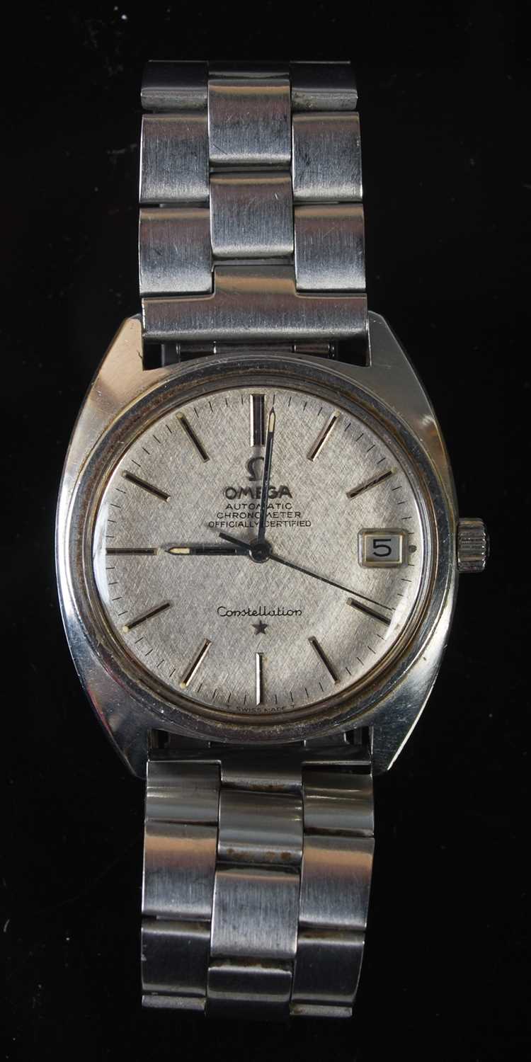 A vintage Gentleman’s Omega Constellation automatic chronometer bracelet wristwatch, the silvered