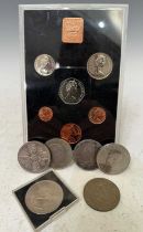 A collection of assorted coinage to include a Royal Mint 1971 six coin specimen set, an 1889