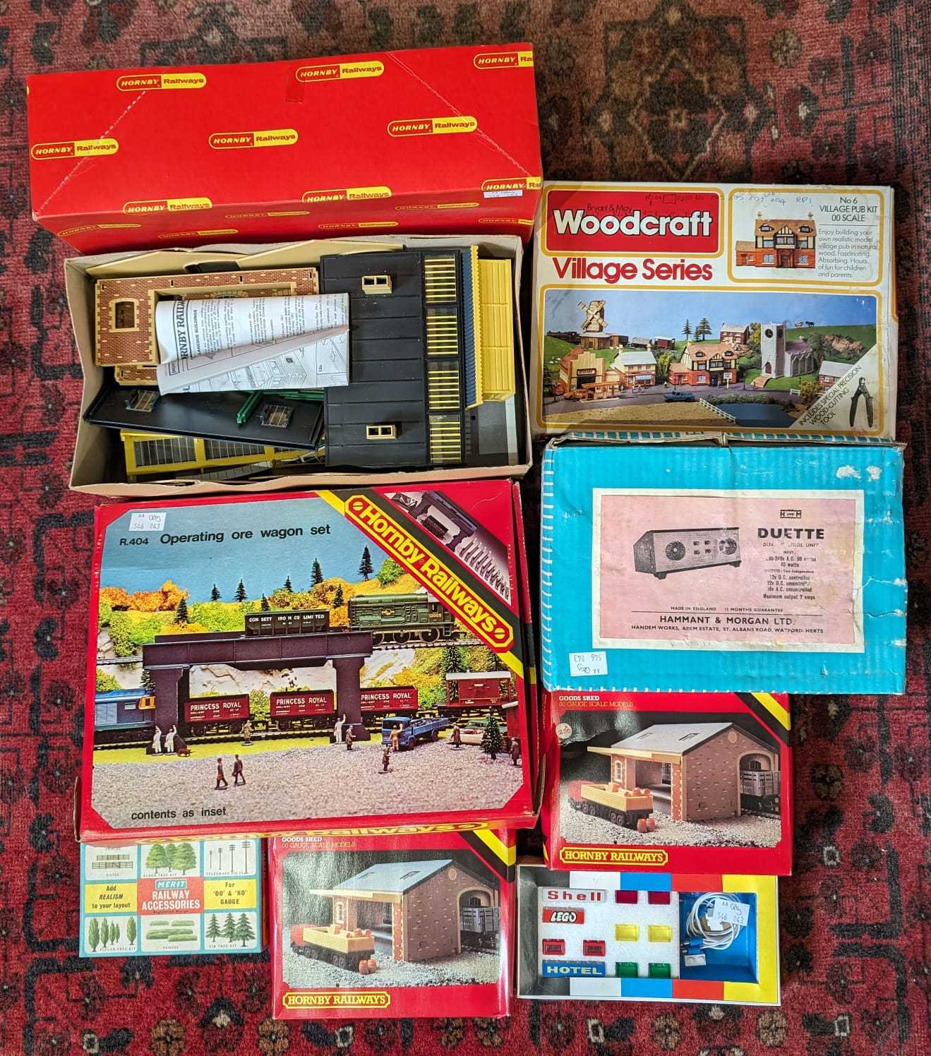 A collection of mainly Hornby OO guage items to include a boxed inner city mail part train set, a - Image 5 of 5