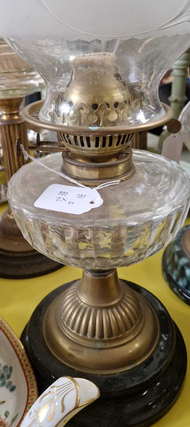 Two late 19th / early 20th century brass and glass paraffin lamps. - Image 3 of 3