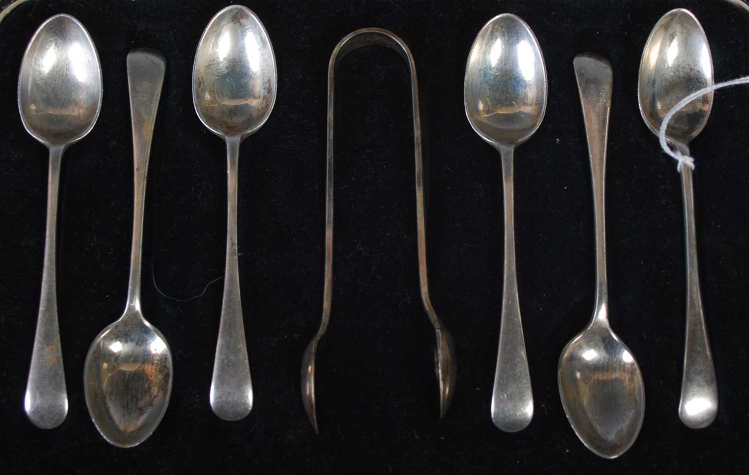 A cased set of six Edwardian silver teaspoons and sugar tongs, Sheffield, 1904. - Image 2 of 2