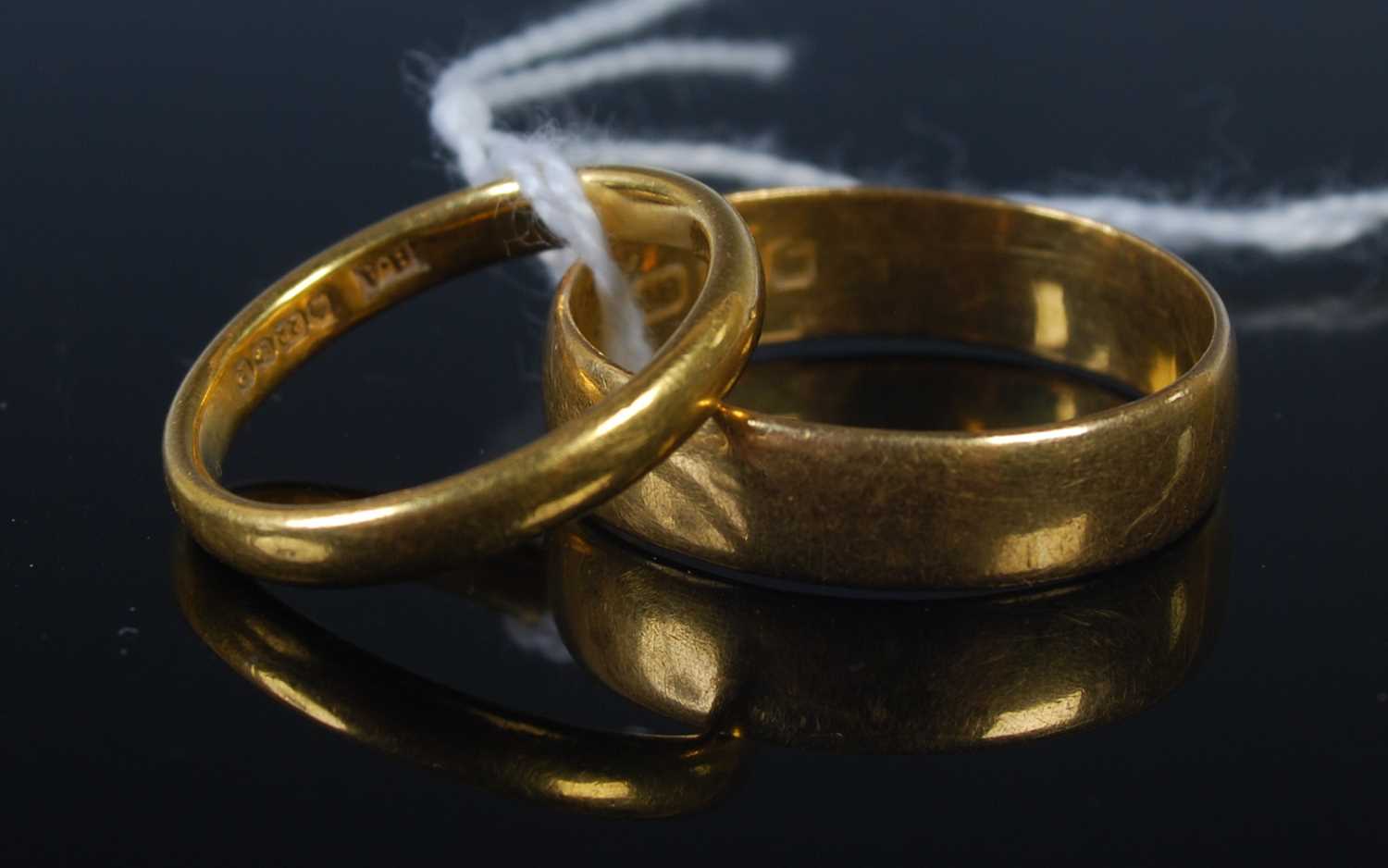 Two 22ct gold wedding rings, gross weight 7.7 grams (2).