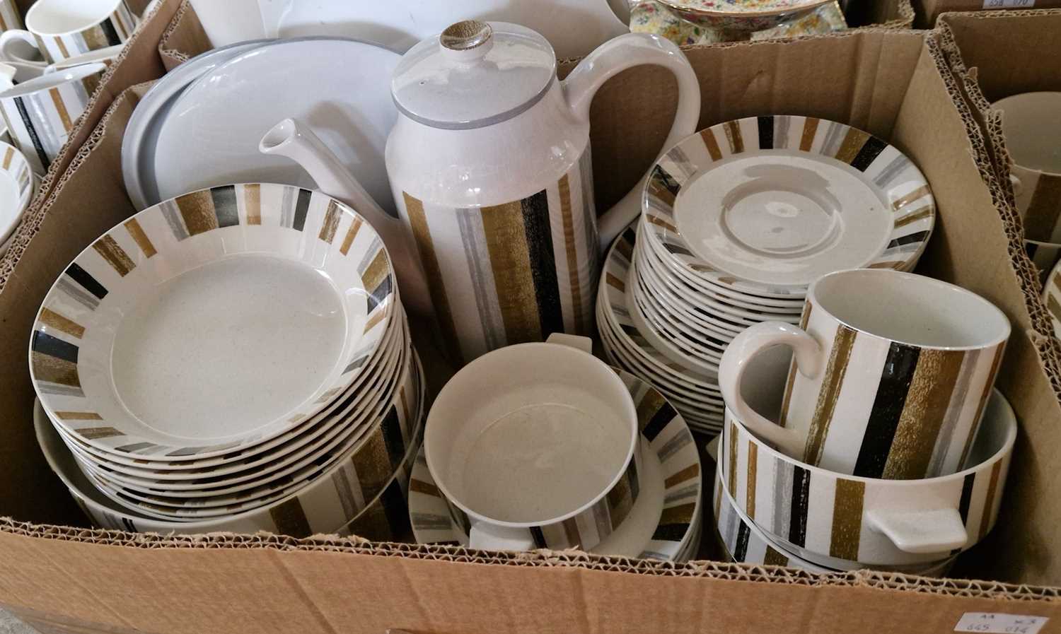 An extensive Midwinter tea/dinner service split over three boxes. - Image 2 of 3