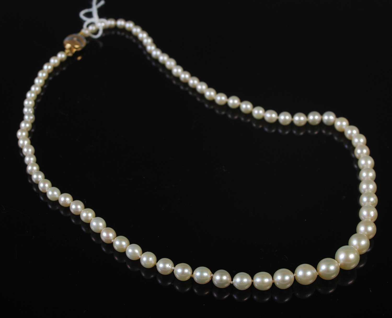 An 18ct gold mounted single strand graduated pearl necklace.