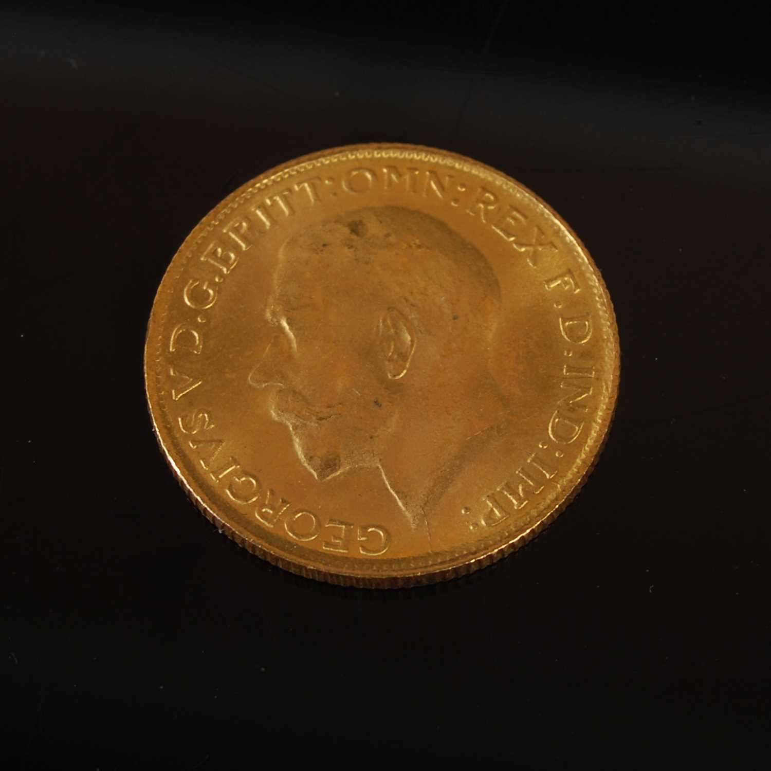 A George V gold sovereign dated 1920. - Bild 2 aus 2