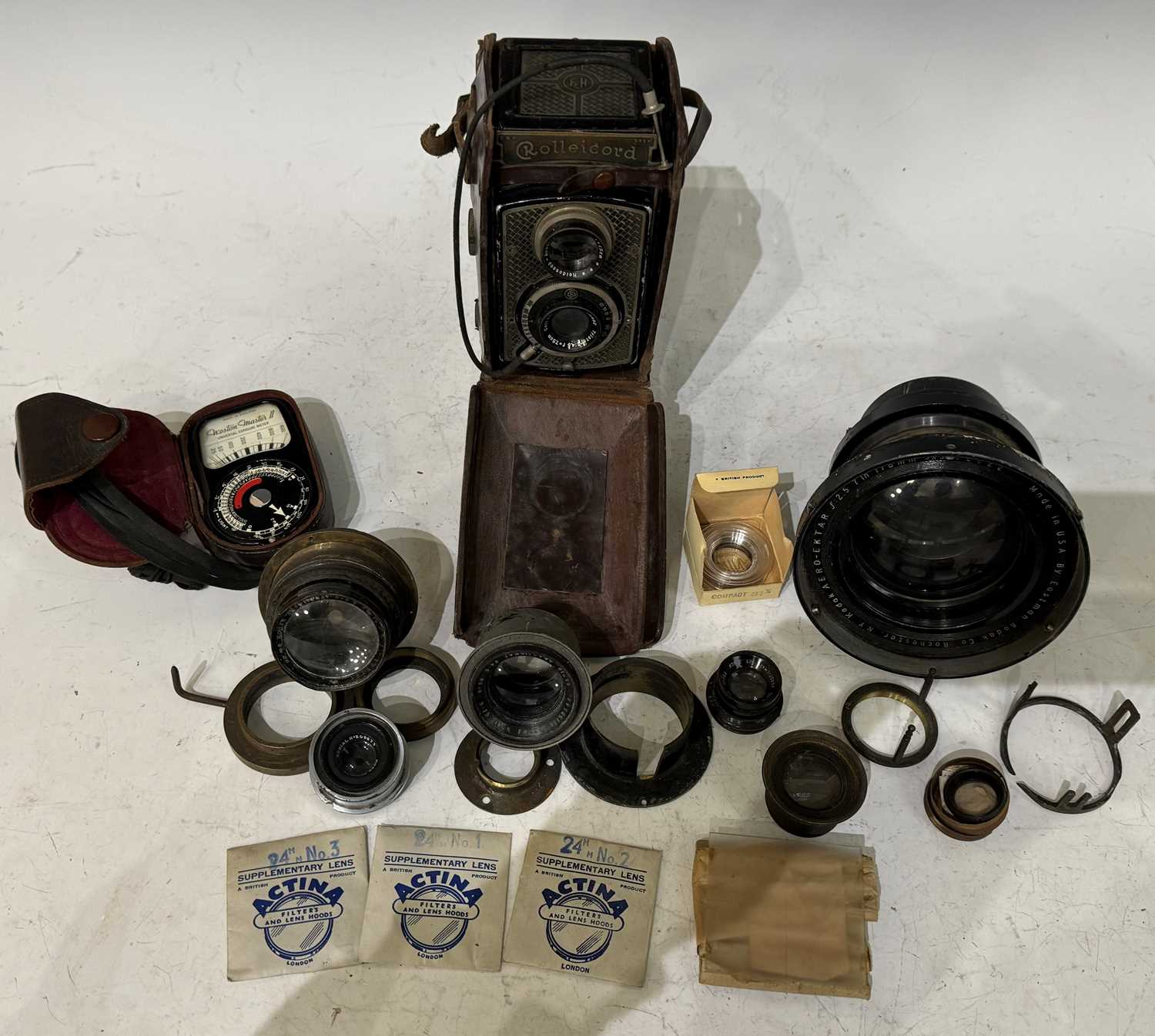 Photography interest - an antique Rolleicord Compur camera in original leather fitted case, a