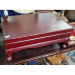 A Viners Traditional Bead canteen of cutlery in mahogany display case.