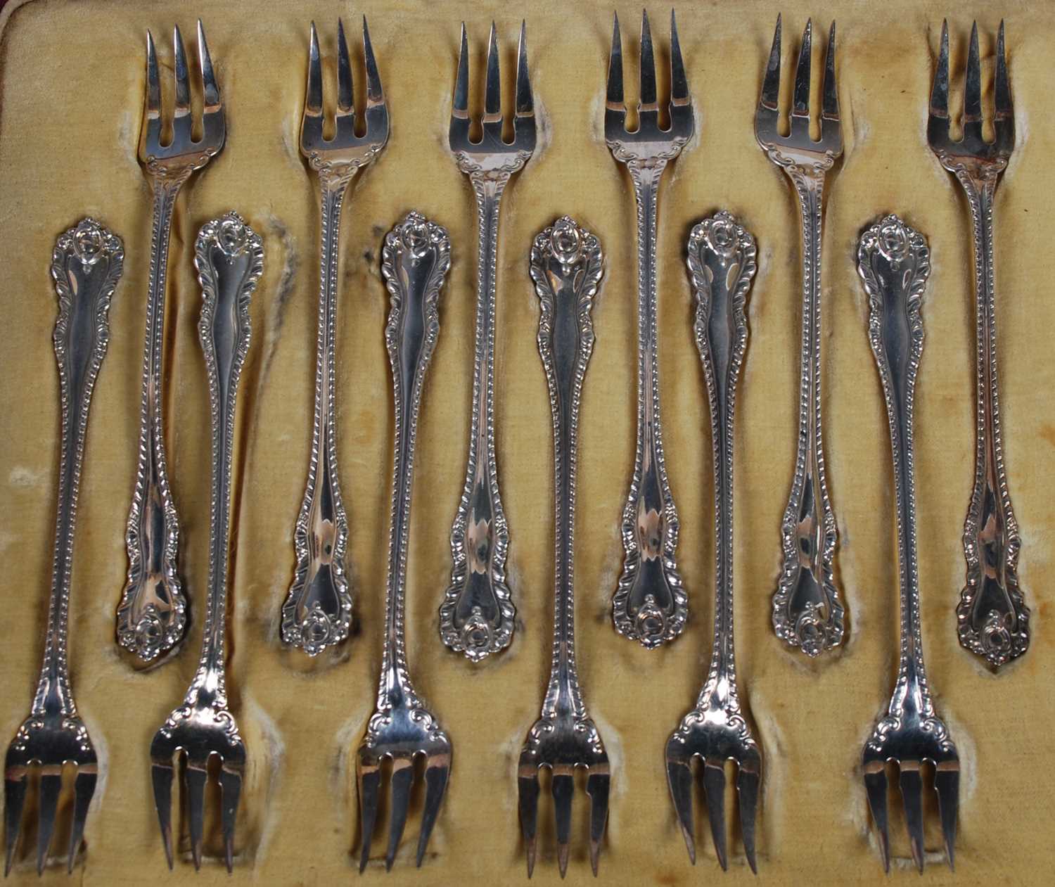 A cased set of twelve Continental silver gateau forks - Image 2 of 2