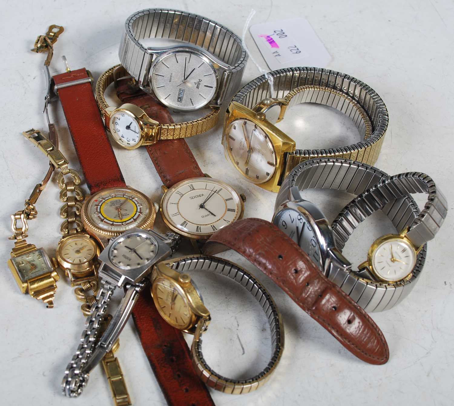 A collection of assorted vintage Gentleman's and Ladies wristwatches to include Sekonda Shockproof