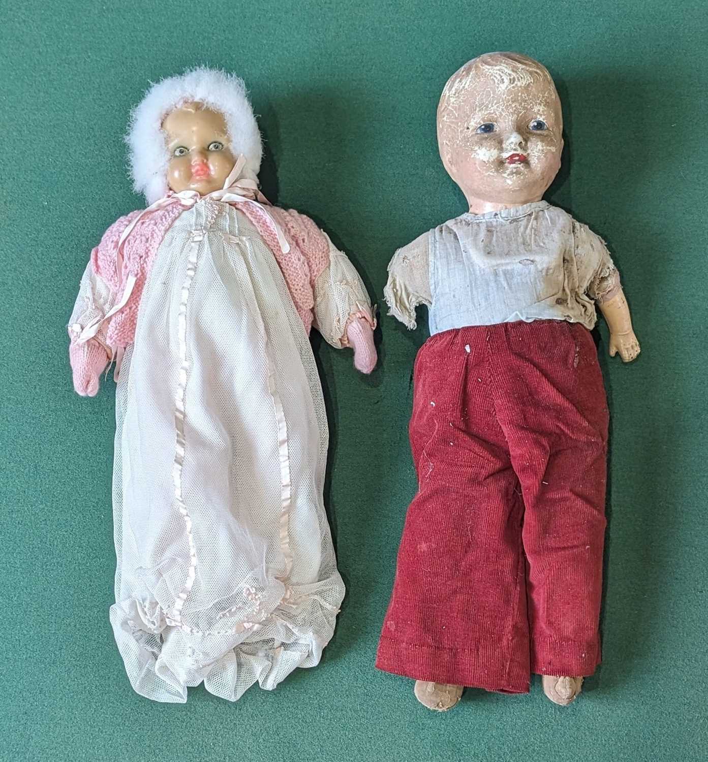 A box of assorted vintage dolls, to include a bag containing various bisque headed doll busts. - Image 2 of 9