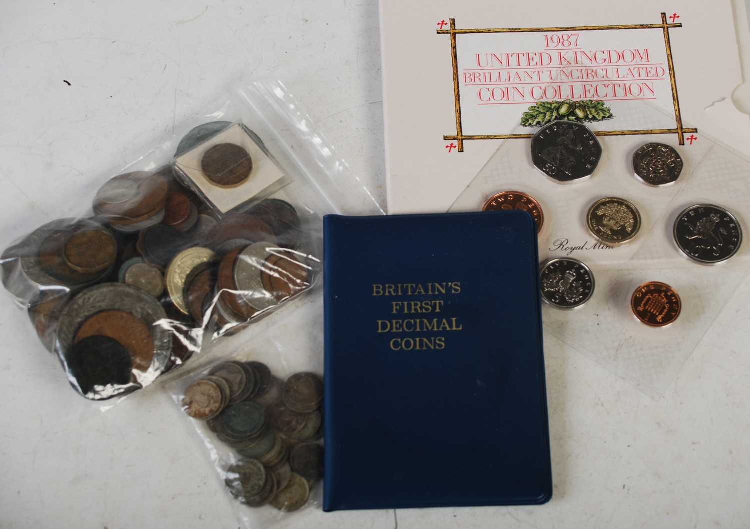 A collection of assorted coinage to include a 1987 United Kingdom Royal Mint Brilliant