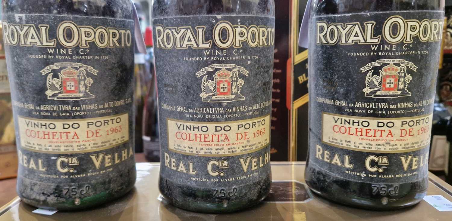 Three bottles of Port to include Royal Oporto Wine Co, Vinho Do Porto Colheita De 1963, all three - Image 3 of 4