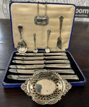 A collection of silver to include a cased set of six silver handled afternoon tea knives, sterling