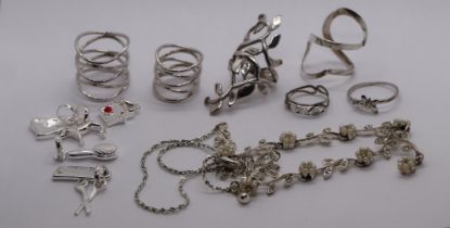 Collection of jewellery to include silver