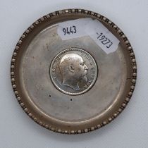 Silver dish with a silver Rupee coin - Approx gross weight: 48g