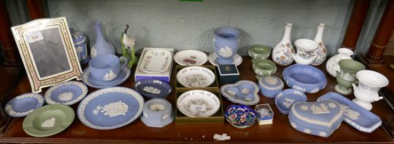 Collection of Wedgewood to include mostly Jasperware