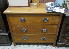 Small oak chest of drawers - Approx size: W: 91cm D: 44cm H: 78cm