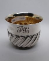 Silver porringer - Wrythen Pattern - Approx weight: 116g