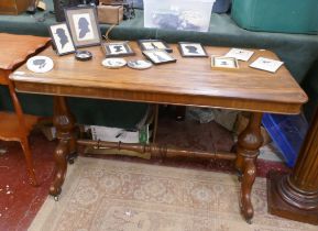 Antique mahogany centre table - Approx size: W: 121cm D: 60cm H: 74cm