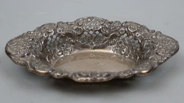 Pierced silver dish - Approx weight: 96g