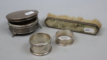 Silver jewellery box, 2 napkin rings and brush