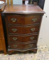 Small mahogany chest of 4 drawers - Approx size: W: 50cm D: 39cm H: 76cm