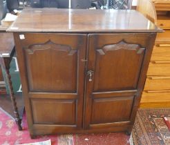 Panelled oak cupboard - Approx W: 92cm D: 53cm H: 91cm