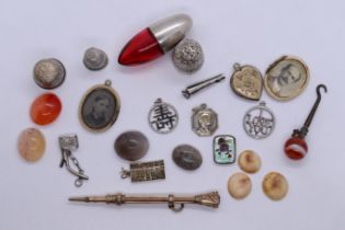 Collectables to include 3 silver thimbles, perfume bottle and propelling pencil etc