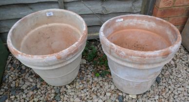 2 large terracotta pots