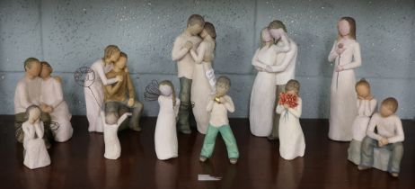 Collection of 11 Willow-Tree faceless figurines