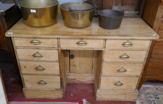 Pine pedestal desk - Approx size W: 122cm D: 66cm H: 87cm