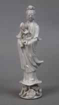 An early 20th century Chinese Blanc De Chine figure of Guan Yin - Approx height: 27cm
