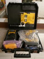 DeWalt cordless combi hammer drill DCD985 with 2 batteries and charger
