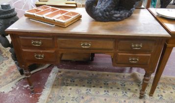 Antique knee hole desk - Approx size: W: 122cm D: 61cm H: 75cm