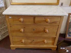 Marble topped 2 over 2 pine chest of drawers - Approx size: W: 94cm D: 57cm H: 77cm