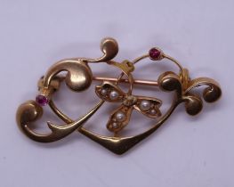 15ct brooch set with pearl and ruby - Approx weight 3.4g