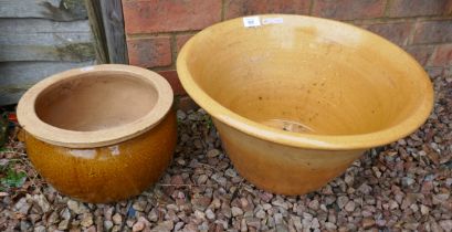 2 glazed terracotta pots