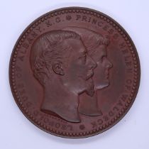 Large commemorative coin depicting Prince Leopold the Duke Albany and Princess Helena of Waldeck