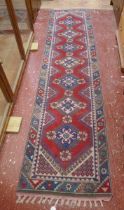 Red patterned runner - Approx 292cm x 68cm
