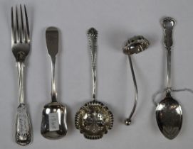 Collection of silver spoons etc - Approx weight 152g