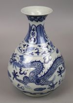 Chinese blue & white dragon vase - no reserve - Approx height 29cm