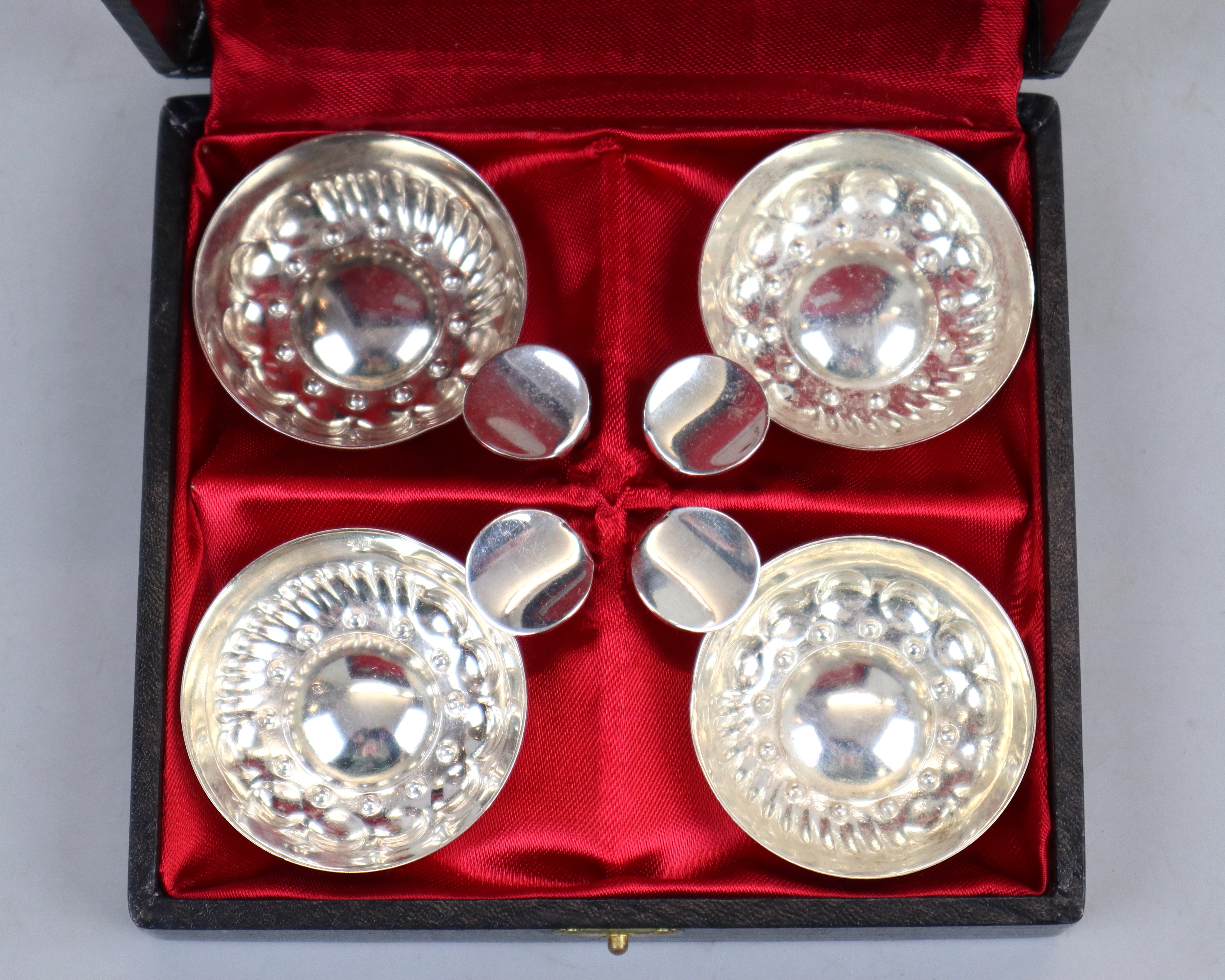 Cased Continental silver wine tasting set - Approx weight of silver: 78g - Image 2 of 2