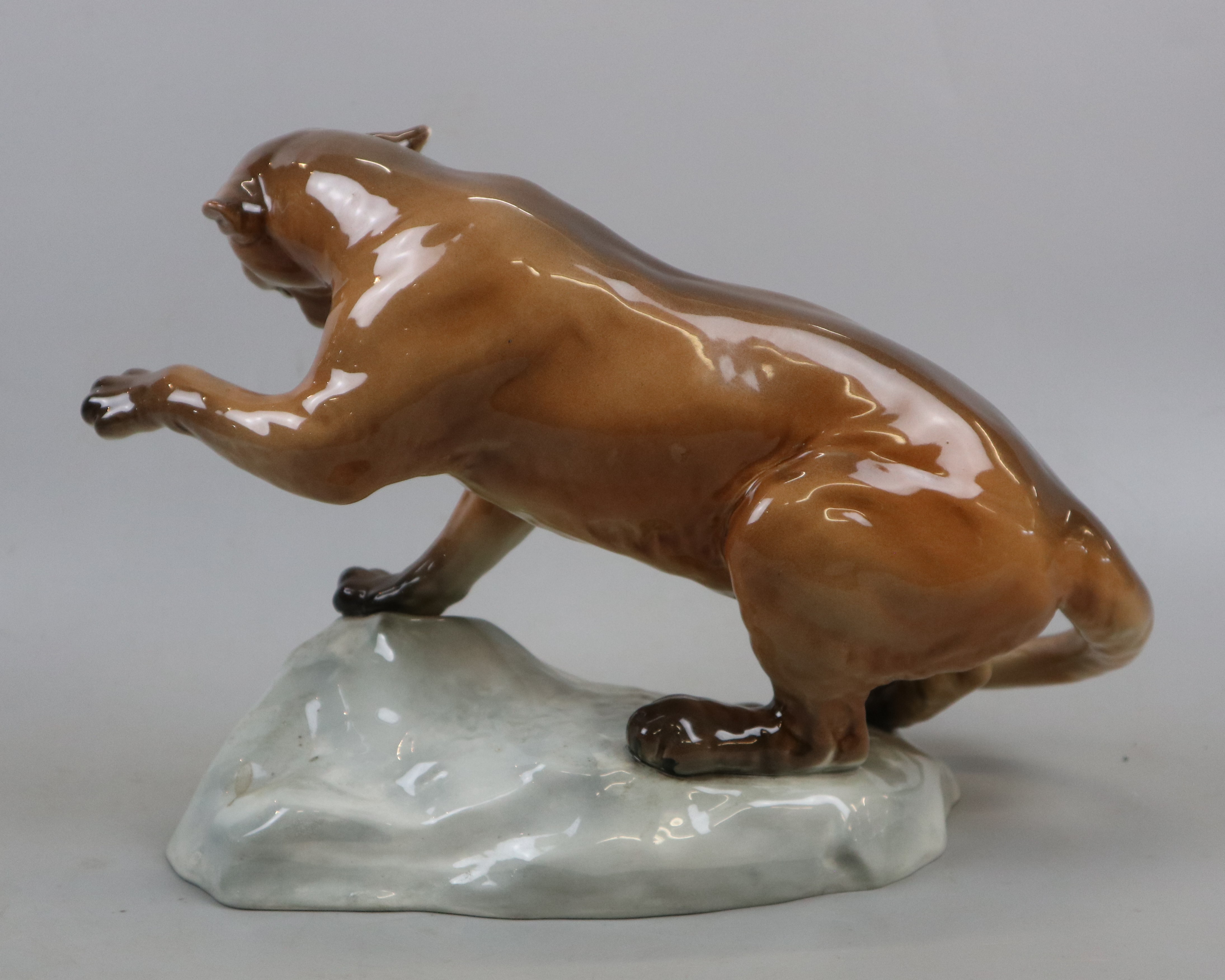 Beswick figure of a mountain lion/puma in attack position A/F (repair to one of the ears) - Approx - Image 3 of 4