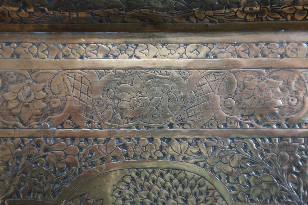 Persian hammered tray - Image 3 of 4