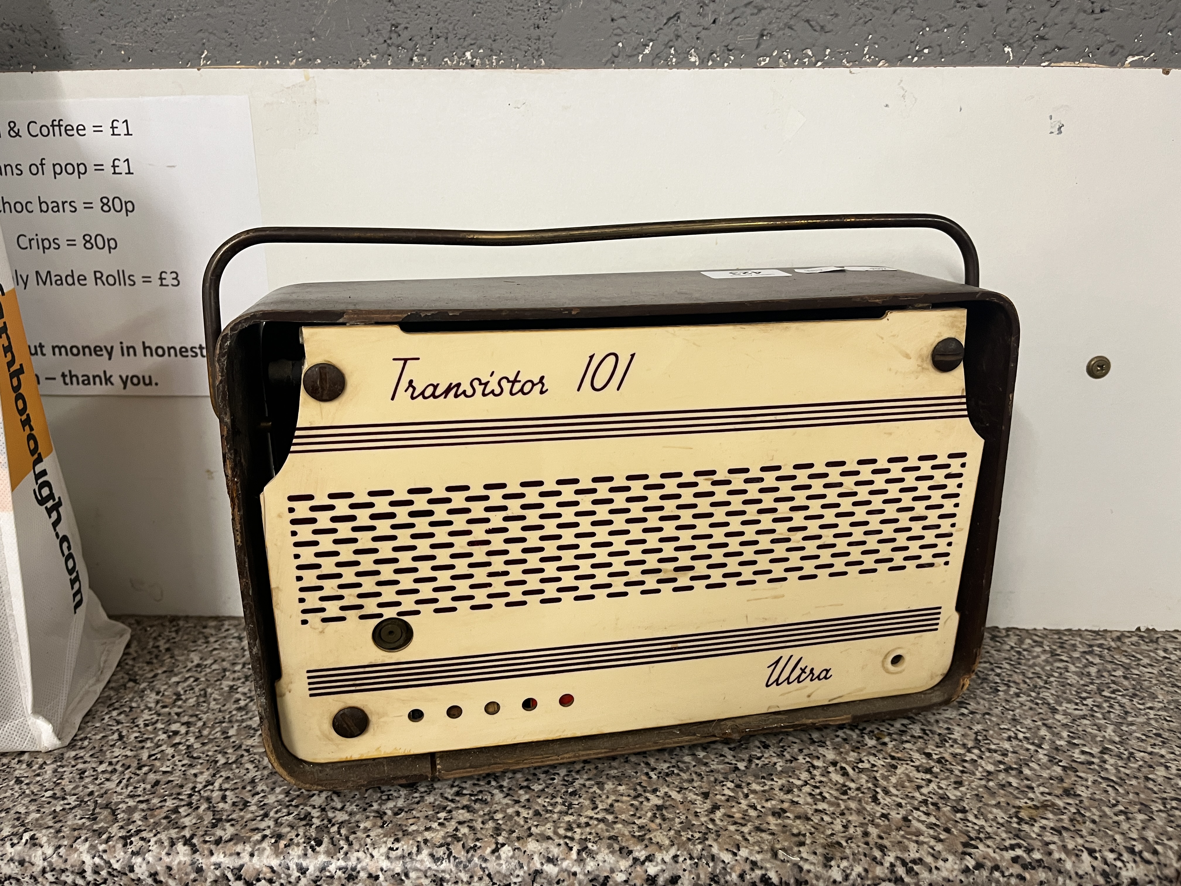 Vintage transistor radio - Ultra transistor 101 - Image 2 of 2