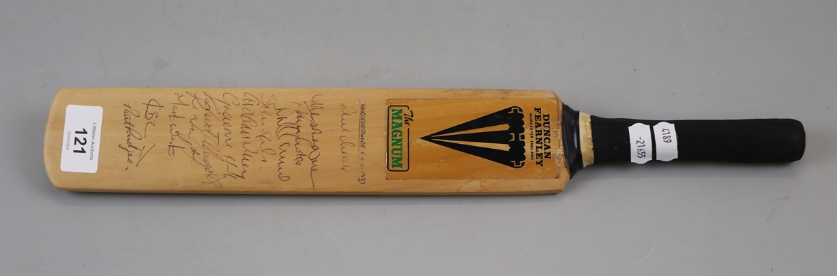 Signed miniature cricket bat by Worcestershire team 1987