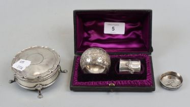 Collection of silver to include napkin ring etc - Approx gross weight: 136g