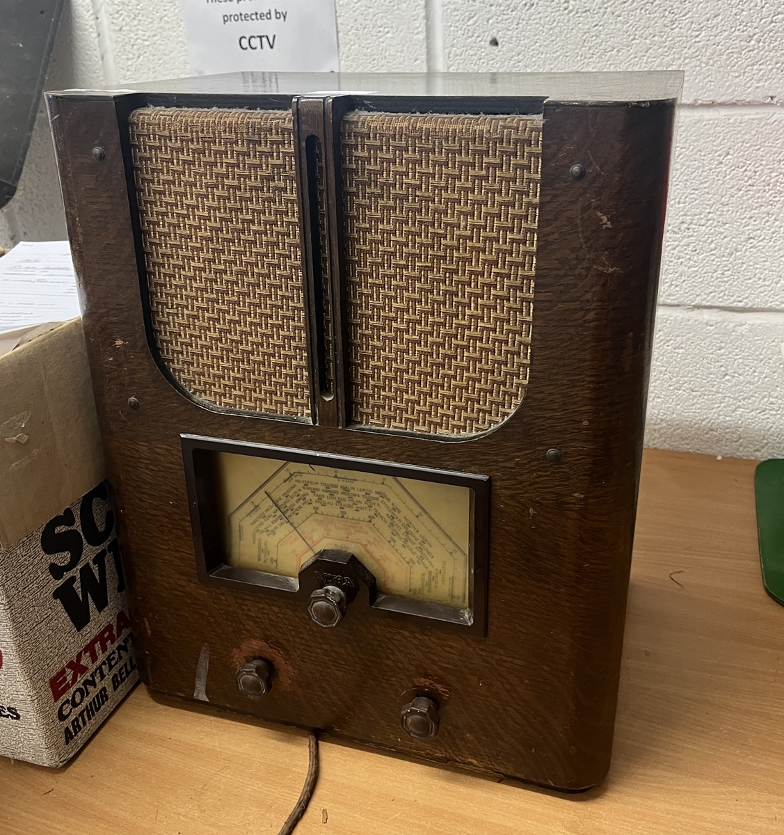 Vintage Alba valve radio